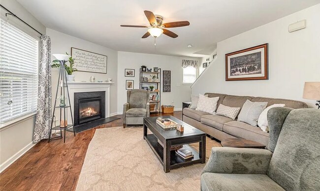 Building Photo - Beautifully 4-bedroom, 2.5-bathroom spacio...