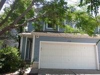 Building Photo - Beautiful 3 Bedroom 2 Bath Townhome with 2...