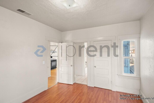 Building Photo - 848 Mead Ave