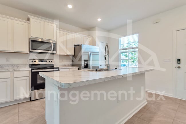 Building Photo - 8369 Zenith Cir