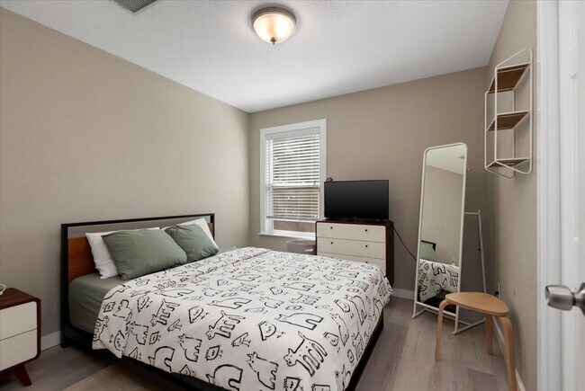 Building Photo - 88 W High Oaks Cir