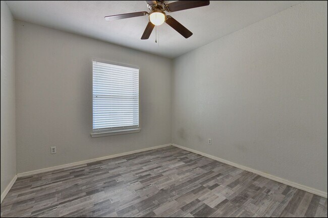 Building Photo - Pending