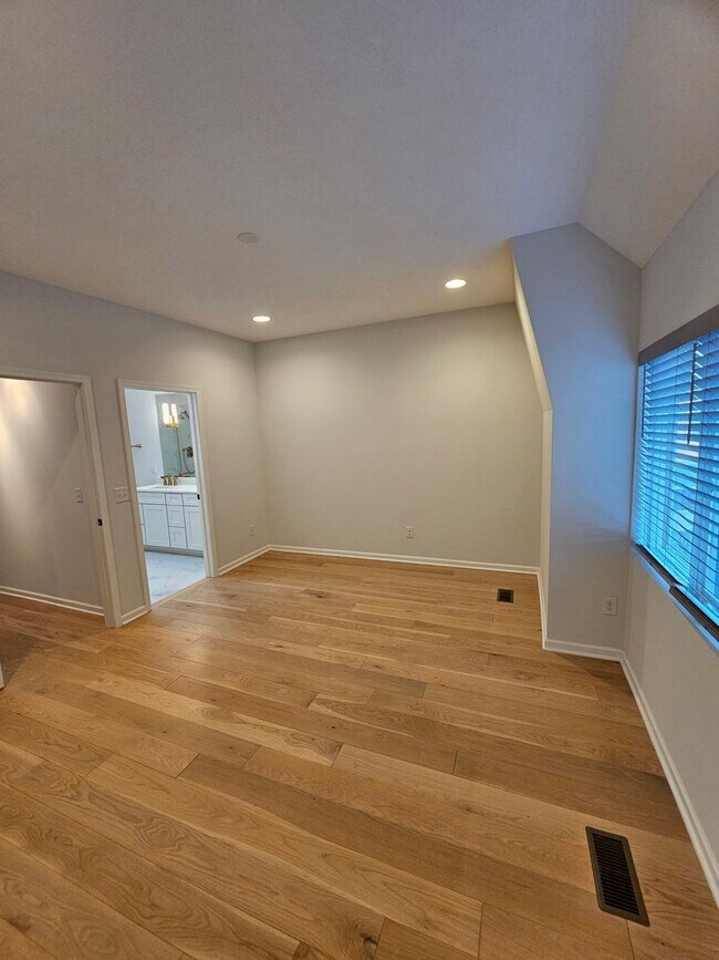 Building Photo - 31 Ashbourne Dr