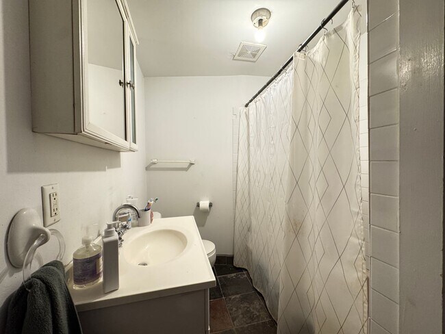 Building Photo - Furnished 1BR Suite in East Rock | Private Gated Garden | Cathedral Ceilings & Skylights