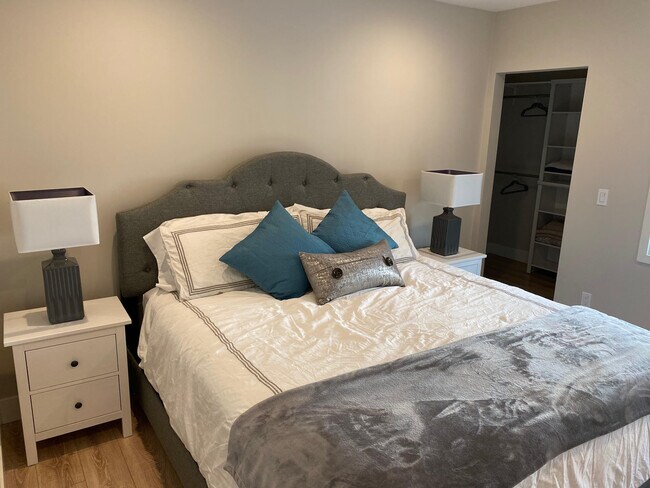 Master Bedroom- King Bed - 662 Salem St