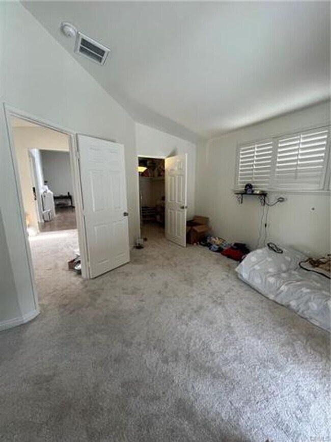 Building Photo - Charming single-story home