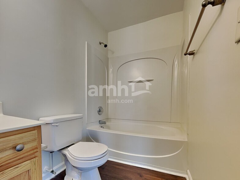 Building Photo - 104 Thorsen Dr