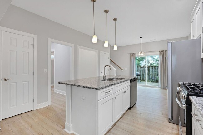 Building Photo - Spacious 3BR House in Wilmington - Newer C...