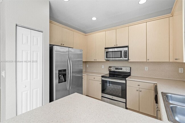 Building Photo - 623 NE 21st Terrace