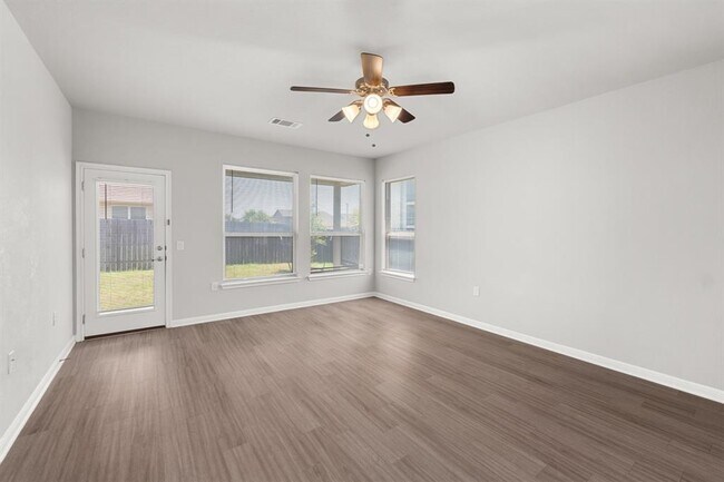 Building Photo - 700 Fortrose Ter