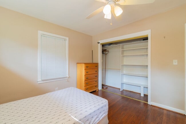 Building Photo - Furnished Midtown 4 Bedroom/2 Bath Home, C...