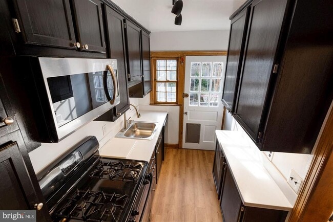 Building Photo - 1403 K St SE