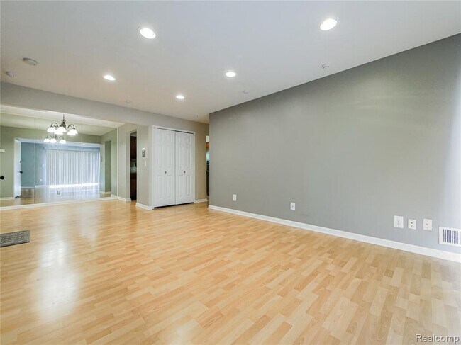 Building Photo - 34763 Maple Ln Dr