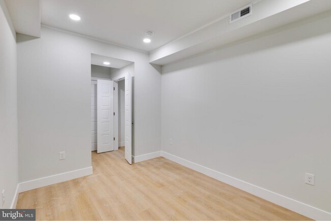 Building Photo - 1511 W Flora St