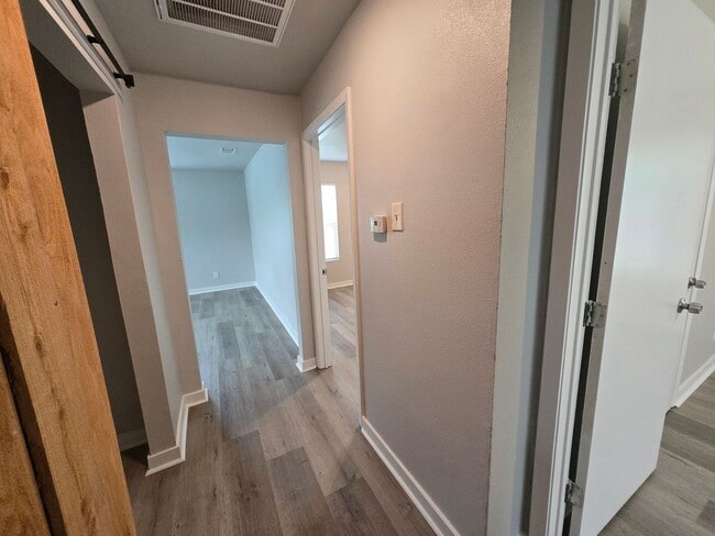 Building Photo - 2bed 1 Bath