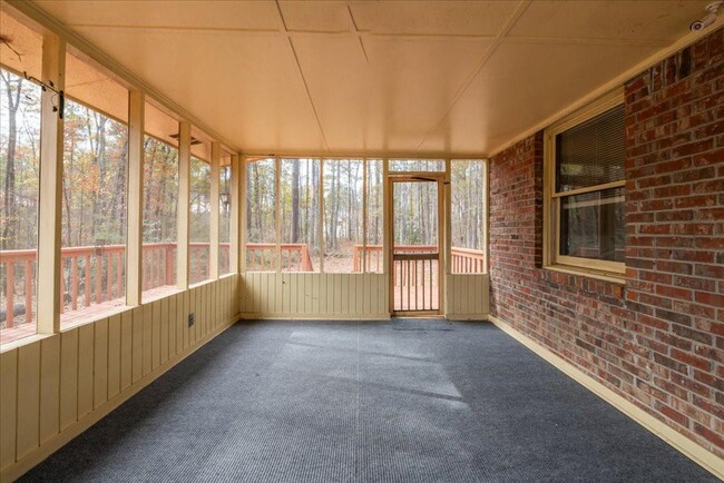 Building Photo - 4967 Macland Rd