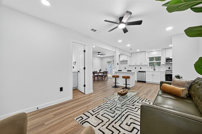 Building Photo - 7131 Mobud Dr