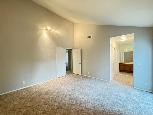 Building Photo - Beautifully Maintained 4Bd/2Ba Home w/Large Back Yard and Fruit Trees!