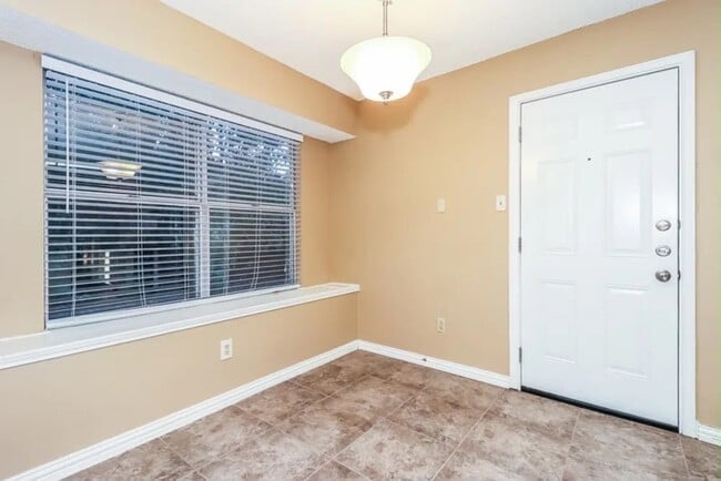 Building Photo - 4969 Briar Oaks Ln
