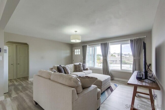 Building Photo - 129 S San Jacinto Dr