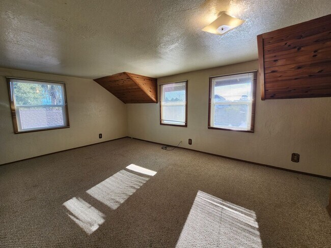 Building Photo - 122 Brennan St