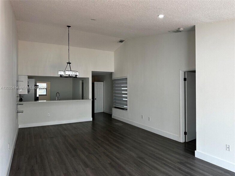 Building Photo - 13350 SW 88th Ter