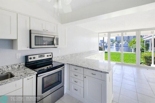 Building Photo - 2760 Yacht Club Blvd