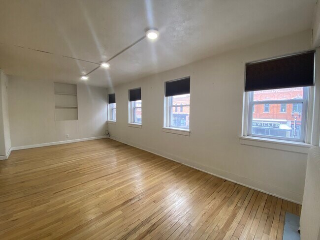 Building Photo - 609 St Joseph St