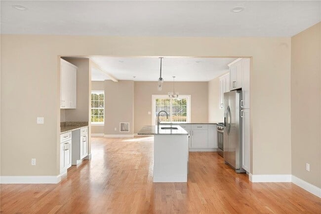 Building Photo - 1401 Hunting Hill Dr
