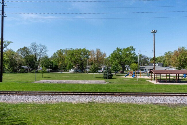 Building Photo - 236 N Fair Oaks Ave