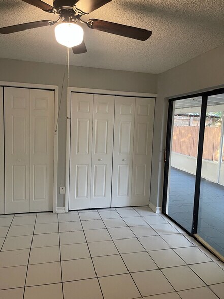 Building Photo - 4704 SW 136th Pl
