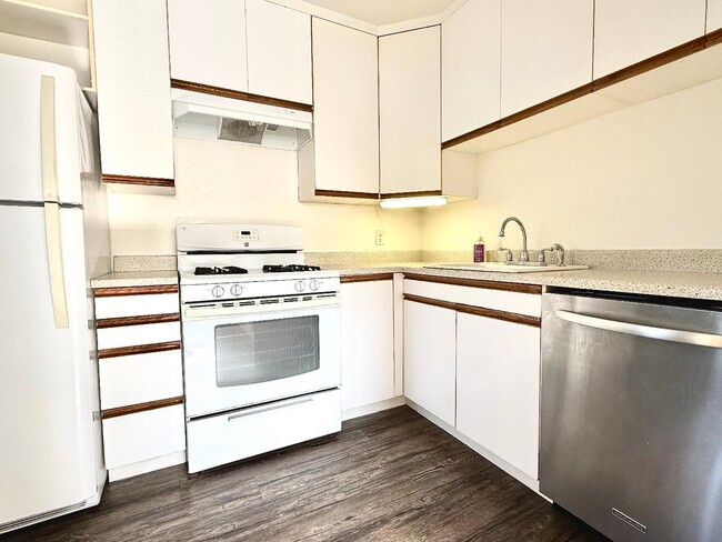 Building Photo - 2236 Home Dr