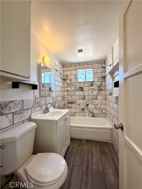 Building Photo - 7536 White Oak Ave
