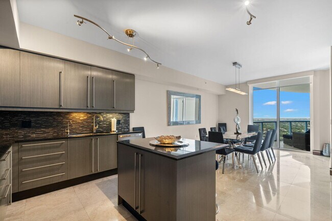 Building Photo - 333 Las Olas Way