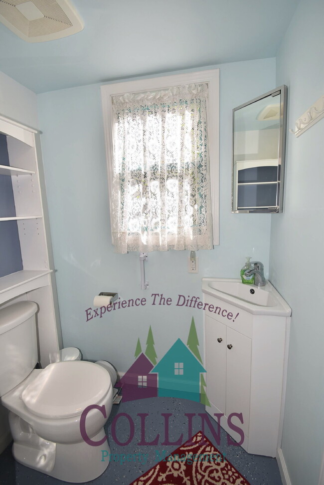 Building Photo - Studio close to downtown Grass Valley