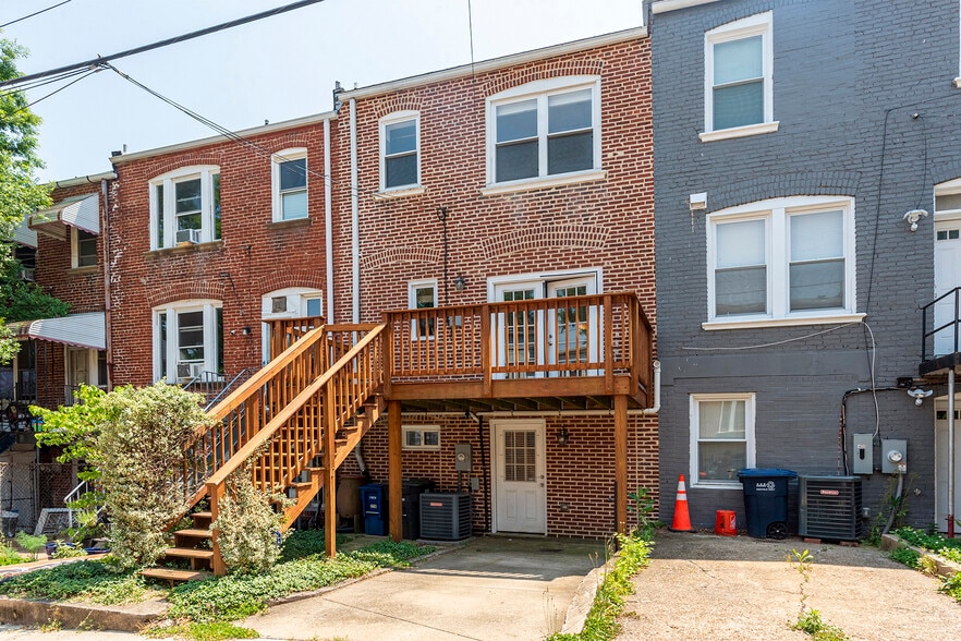 Building Photo - 224 Adams St NE