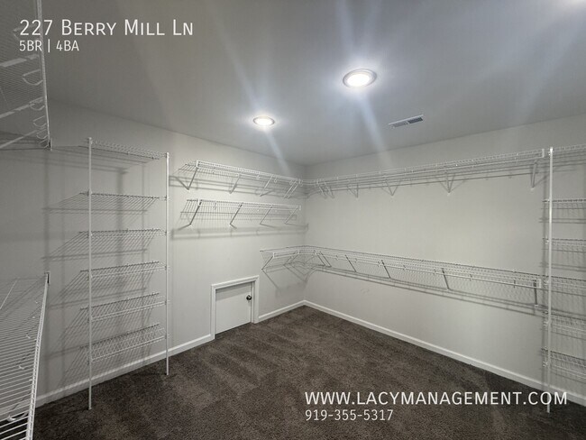 Building Photo - 227 Berry Ml Ln
