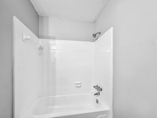 Building Photo - 9289 Forest Knoll Dr