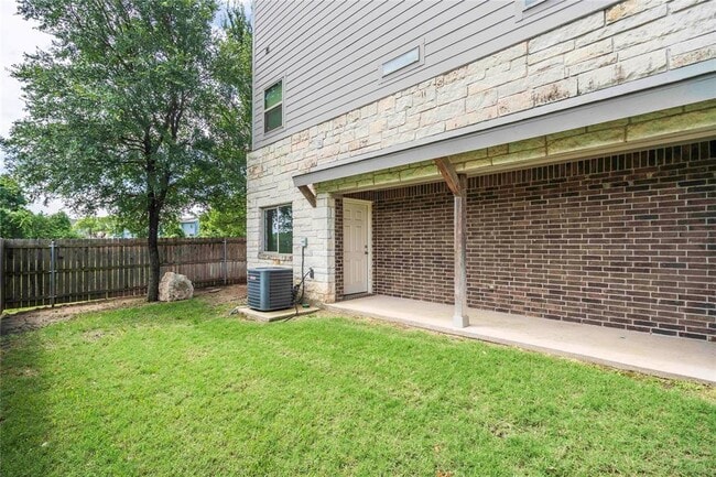 Building Photo - 221 Birch Oak Ln