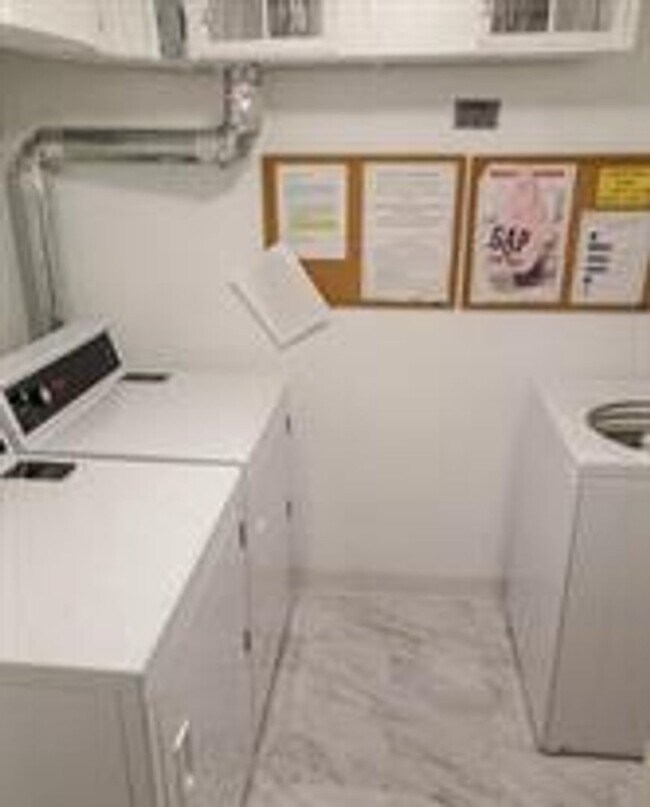 Building Photo - Luxury and fully updated studio in America...