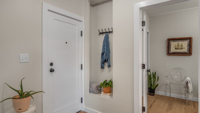 Building Photo - 2055 Vinewood St