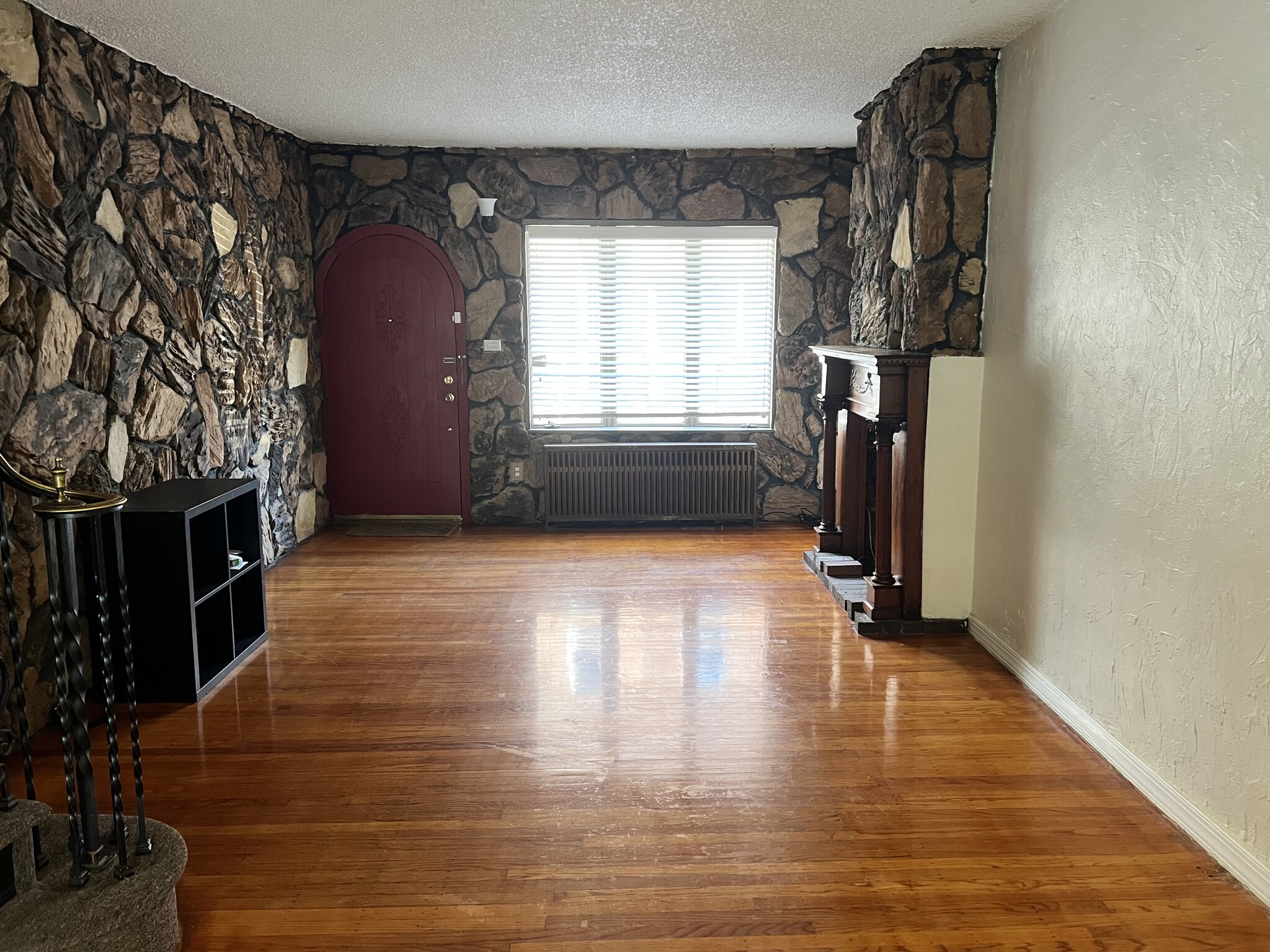 Building Photo - 2408 S Sartain St