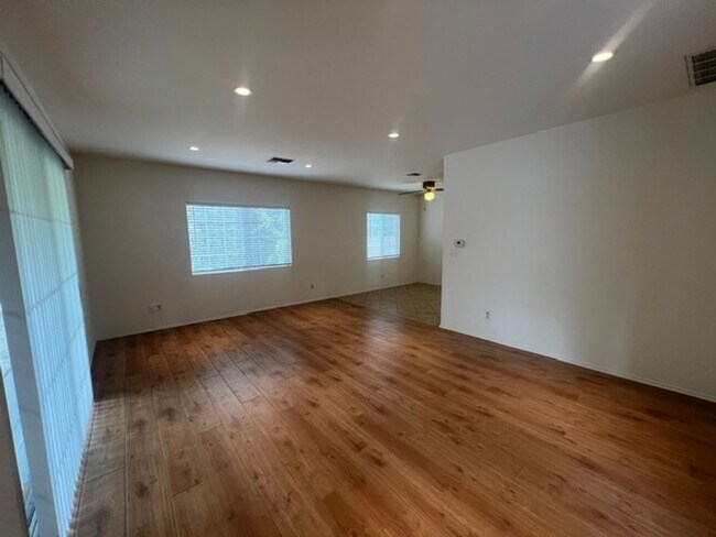 Building Photo - 17430 Gledhill St