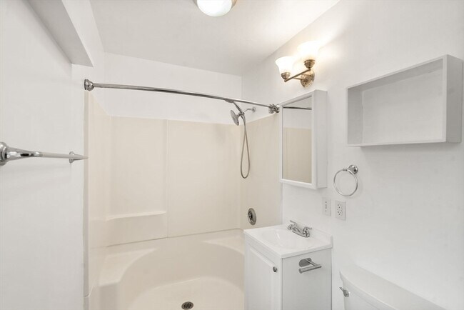 Building Photo - 12 Bayberry Dr