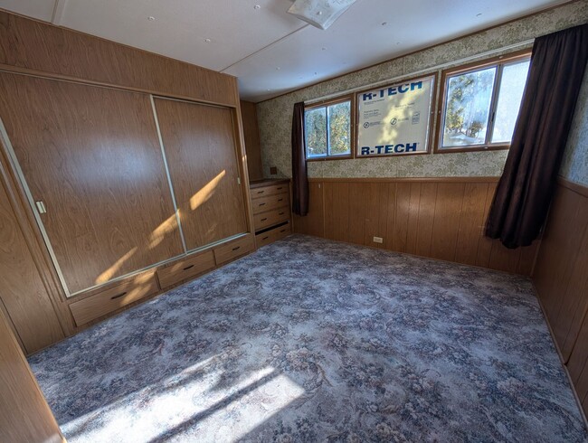 Building Photo - 1 Bedroom (Plus Bonus Room) 1 Bath Trailer...