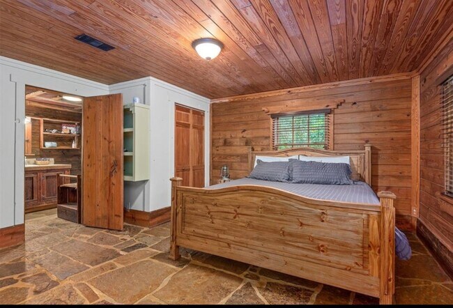 Building Photo - 23207 Decker Prairie-Rosehill Rd