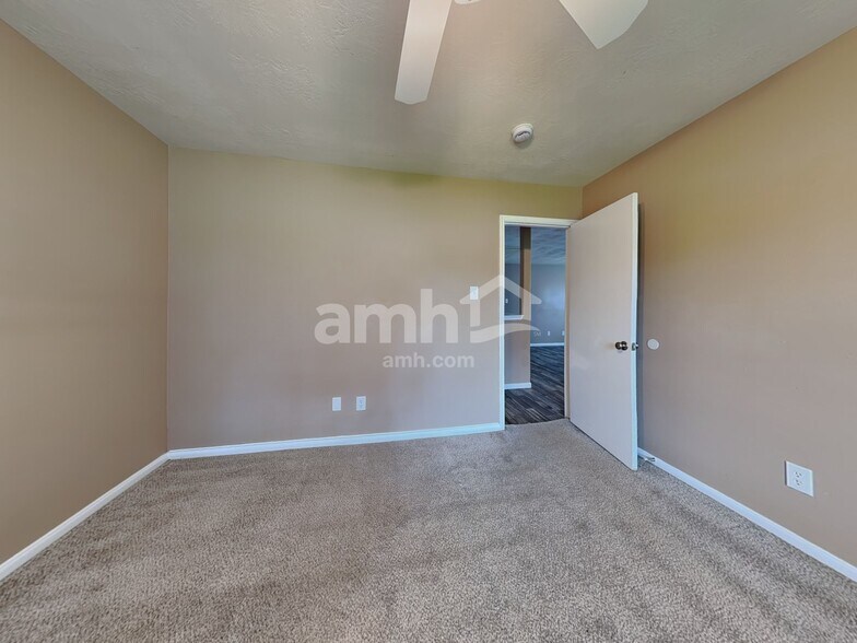Building Photo - 6611 Dillon Dr