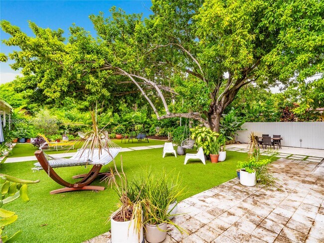 Building Photo - 1617 NE 157th Ter