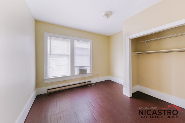 Building Photo - 252 E Lane Ave