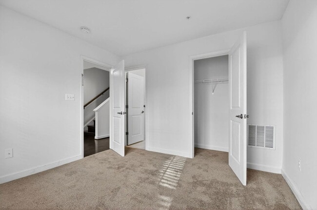 Building Photo - 7419 Wood Mdw Wy